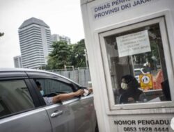 Tarif parkir tertinggi diberlakukan oleh DKI untuk kendaraan yang tidak lolos emisi