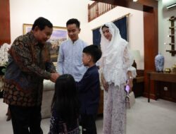 A Joyful Moment Full of Laughter with Prabowo Subianto and Gibran during the Family Gathering