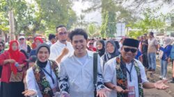 Cakra Khan Menemani Pasangan Citra-Ino saat Mengunjungi KPU Pangandaran