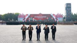 Jokowi and Prabowo Subianto Ride Together in Pindad Jeep to Inspect Troops at Presidential Inauguration Security Ceremony