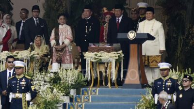 Ragam Pakaian Adat Pejabat pada Peringatan Detik-detik Proklamasi