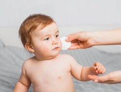 10 Cara Mengatasi Alergi Bentol pada Anak secara Efektif