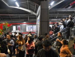 Solusi Jitu Saat KRL Cikarang Tak Berhenti di Stasiun Karet