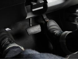 Tips Hemat Kampas Kopling Mobil: Cara Tidak Cepat Habis