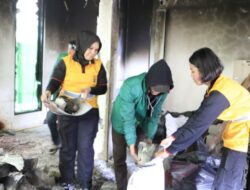 Ditlantas PMJ bersihkan pospol rusak bersama elemen mahasiswa